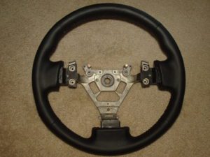 Infinity FX35 2003 steering wheel Leather 300x225 1